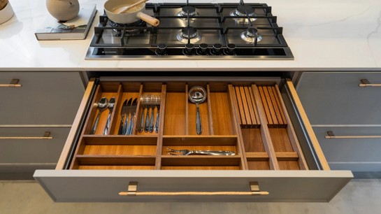 Personalizar os móveis de praia facilita o armazenamento e a limpeza. 